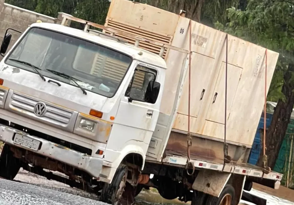 Caminhão com grupo gerador nos primeiros anos do Grupo Energe