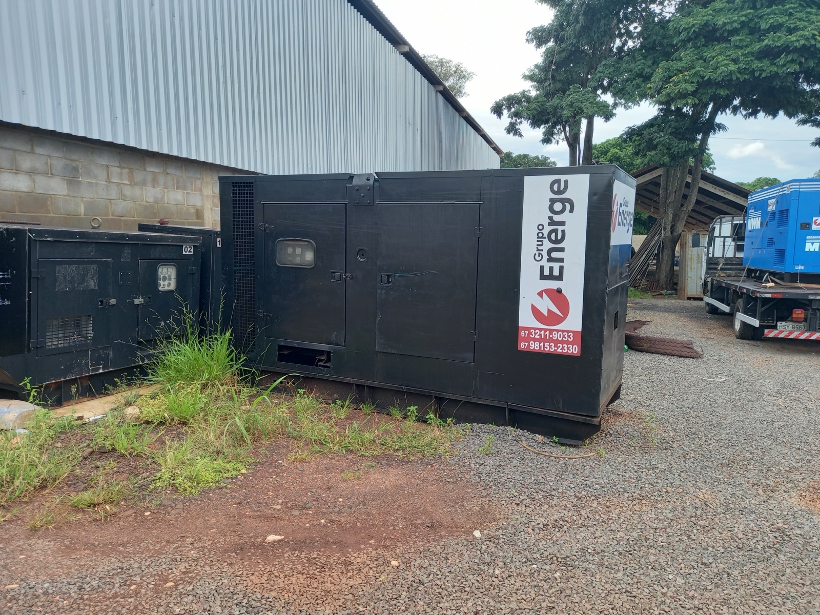 Grupo gerador antigo já com o adesivo Energe